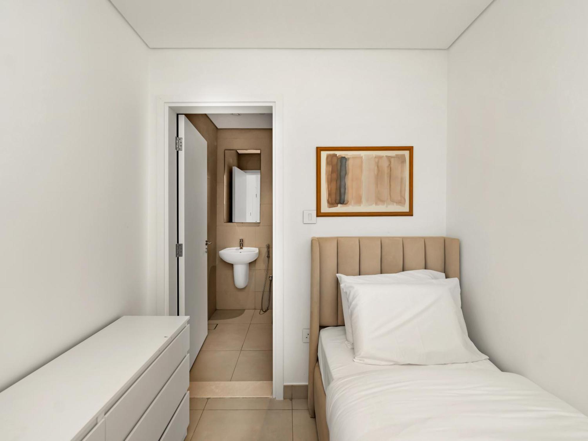 Brand New! Downtown Views Located On Mall Apartment *