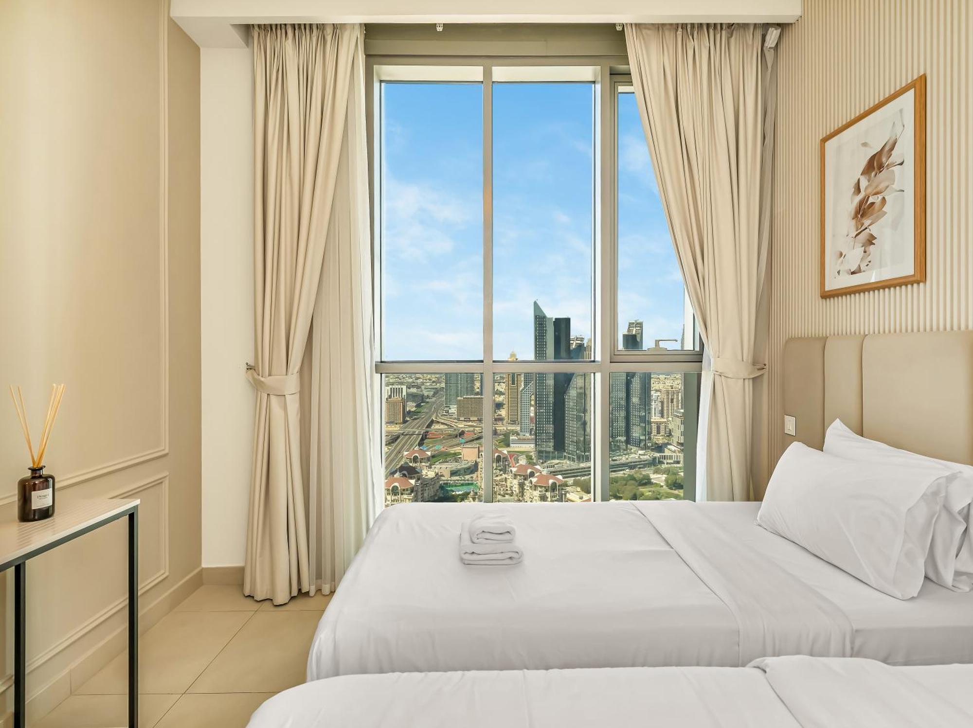 Brand New! Downtown Views Located On Mall Apartment
