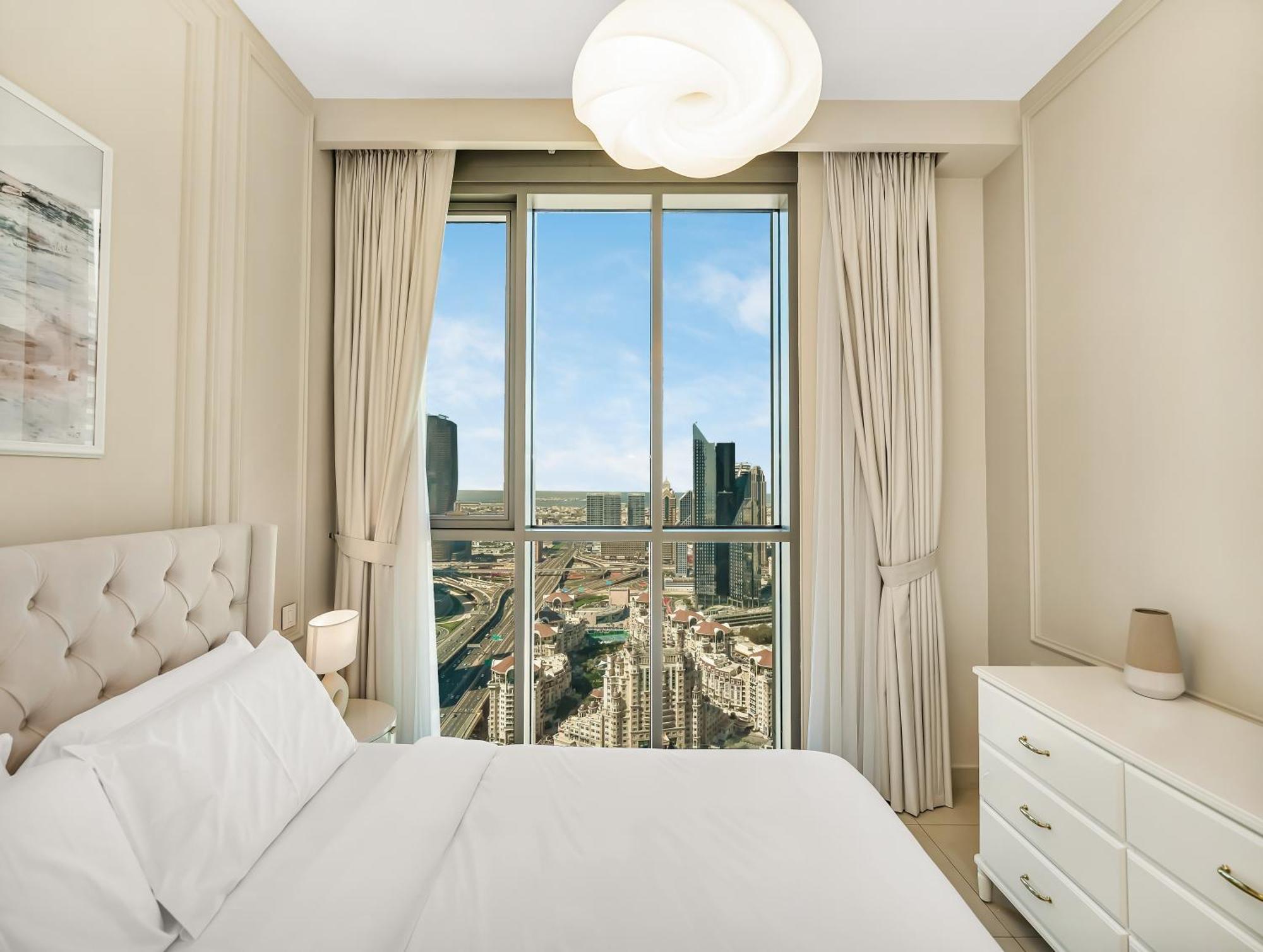 Brand New! Downtown Views Located On Mall Apartment *